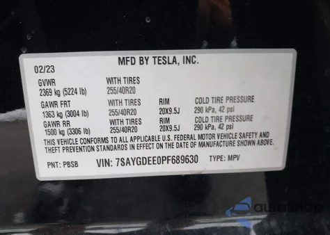 2023 Tesla Model Y Awd/Long Range Dual Motor All-Wheel Drive z USA, uszkodzony, nr VIN 7SAYGDEE0PF689630